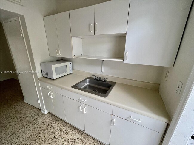 Foto del edificio - 3060 SW 1st St