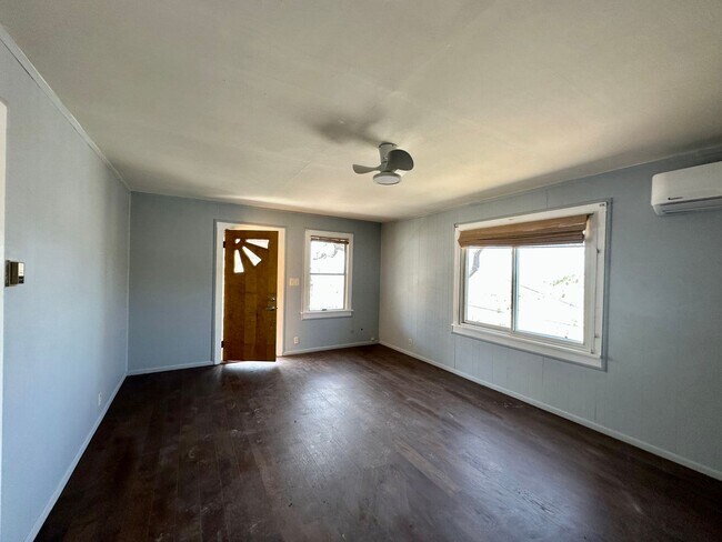 Foto del edificio - 3 Bed / 2 Bath Custom Pioche House