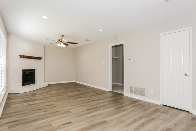 Foto del edificio - 5911 Rocky Point Dr