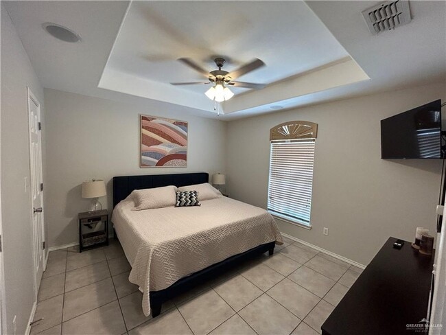 Building Photo - 406 S Palm Dr