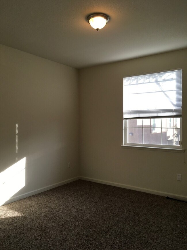 Foto del edificio - Beautiful Condo Community 2Beds 2Bath Convenient Location!