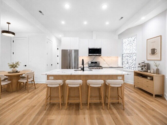 Foto del edificio - 2113 N Kenmore Ave