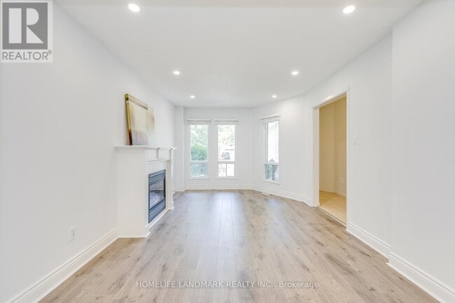 Building Photo - 1112 Montgomery Dr