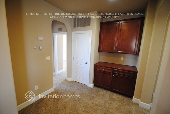 Foto del edificio - 1667 Montrose Ln
