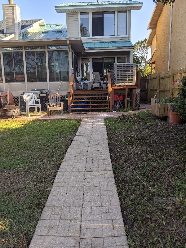 Building Photo - 1305 Capri Dr