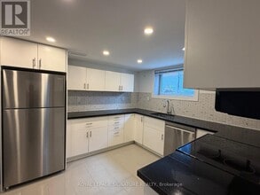 Building Photo - 9 Fieldway Dr