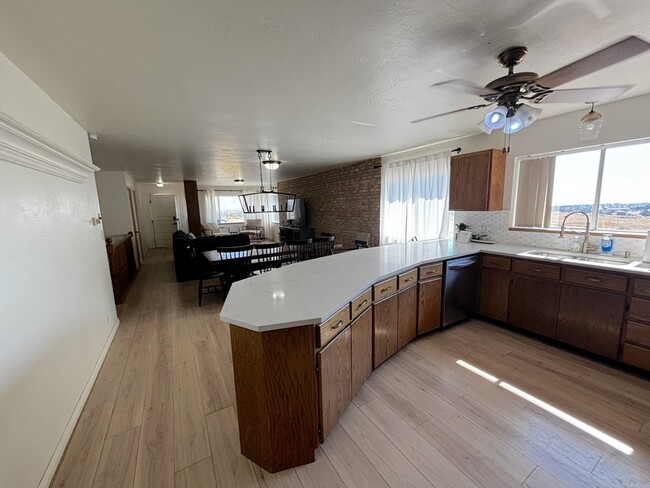 Building Photo - 2020 N Blue Mountain Rd
