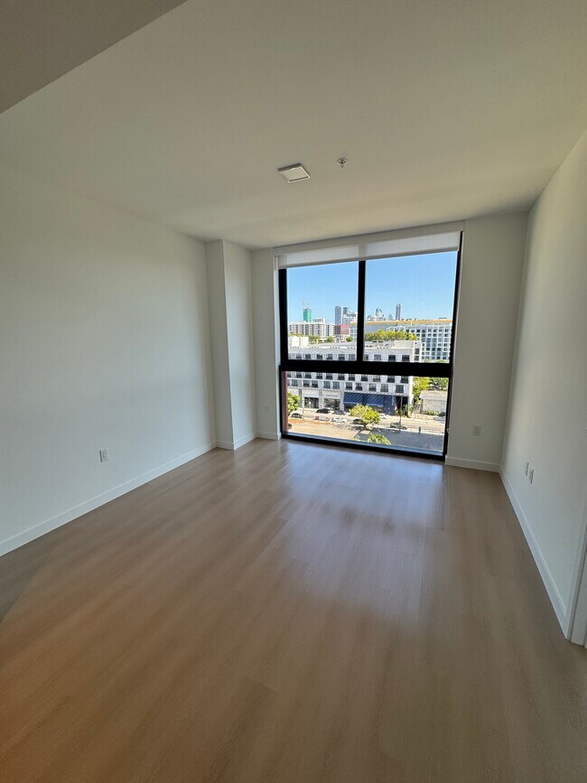 Foto del edificio - 120 NW 31st St