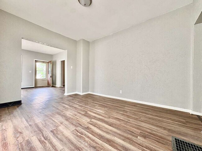 Foto del edificio - 3312 E Mishawaka Ave