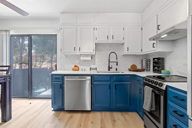 Foto del edificio - 3004 Whisper Oaks Ln
