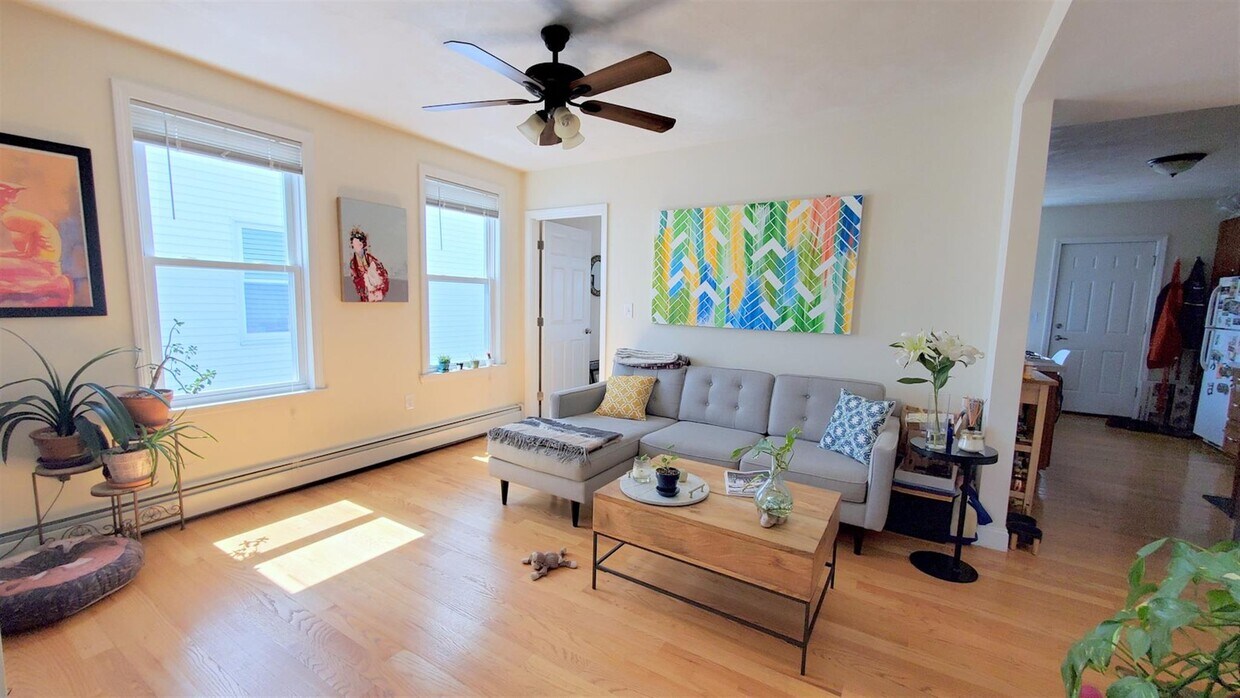 Foto principal - 384 Columbia St