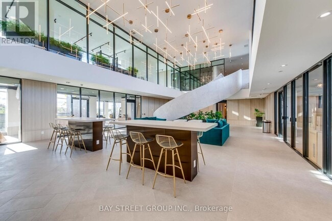 Building Photo - 3071 Trafalgar Rd