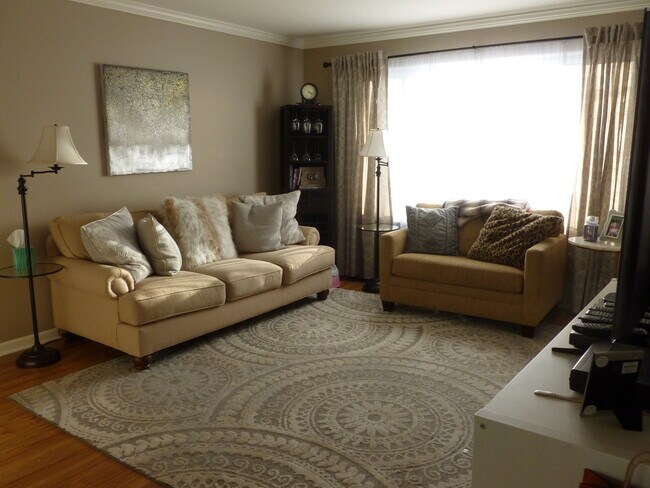 Foto del edificio - 716 N Deer Run Dr