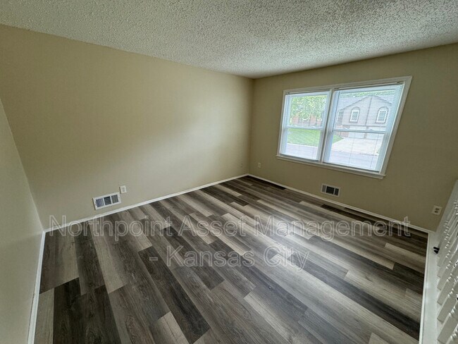 Building Photo - 7907 Sunset Cir