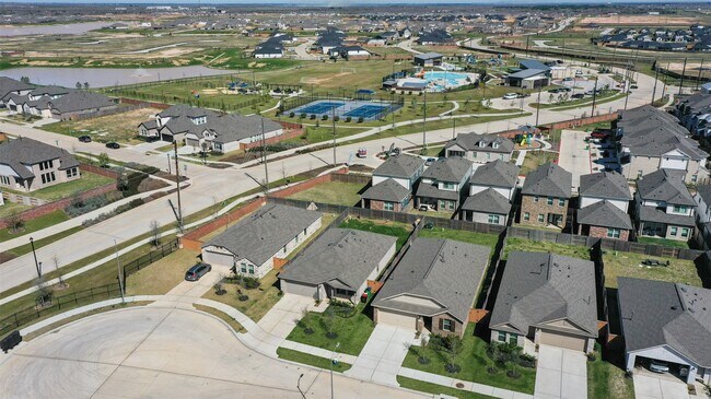 Building Photo - 27138 Breakaway Ln