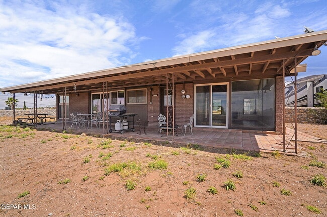 Building Photo - 5825 Parkmont Pl