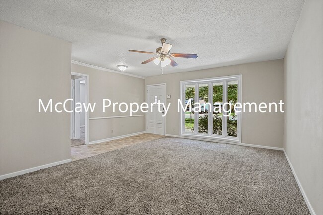 Building Photo - Coming Soon! Classy 3/2/2 in Gainesville!