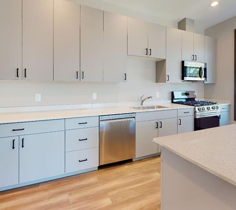 Foto principal - 614 11th Ave SE