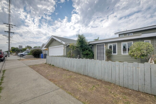 Foto del edificio - Tamarack Coastal Retreat! 1/2 Duplex with ...