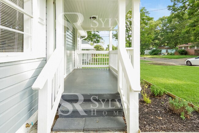 Building Photo - Vibrant 3BR 2BA Home for You