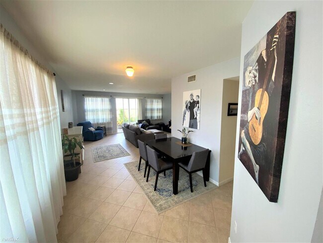 Building Photo - 3 br, 2.5 bath Townhome - 3004 Deer Creek ...