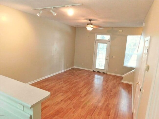 Building Photo - 1501 London Ave