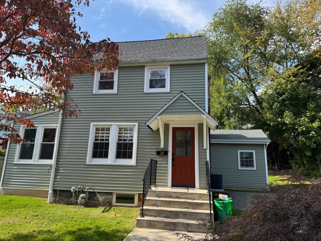 Primary Photo - 24 S Rockland Ave