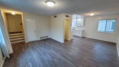 Building Photo - 4821 Oak St