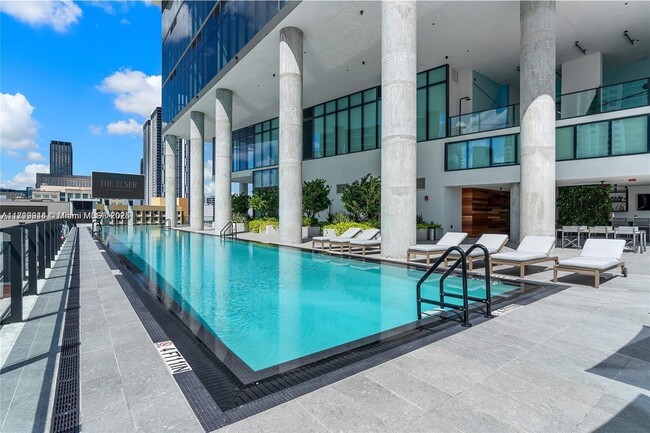 Foto del edificio - 398 NE 5th St