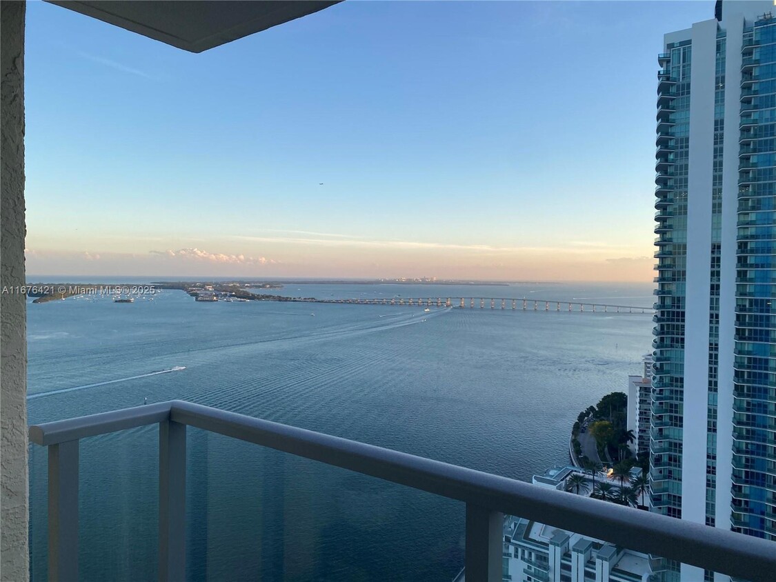 Foto principal - 1155 Brickell Bay Dr