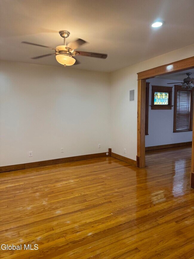 Foto del edificio - 147 Homestead Ave