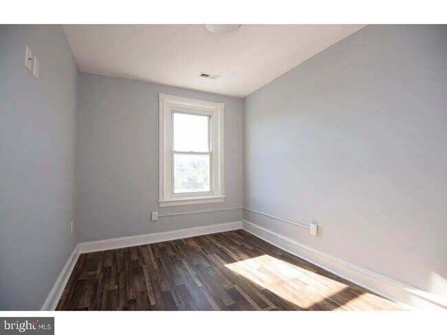 Foto del edificio - 217 W Lancaster Ave