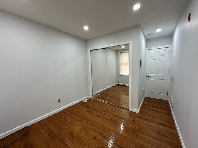 Foto del edificio - 2333 Catharine St
