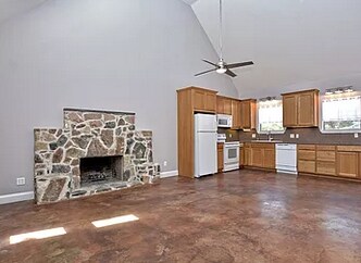 Building Photo - 302 Lago Verde Rd