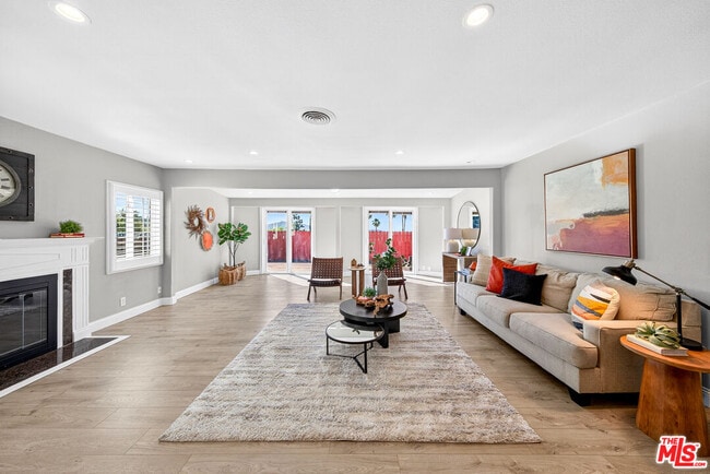 Building Photo - 4603 Ocean View Blvd