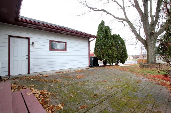 Building Photo - 2250 N 117th St