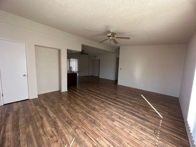 Building Photo - Great 3 Bedroom Home Near the River! TEANA...