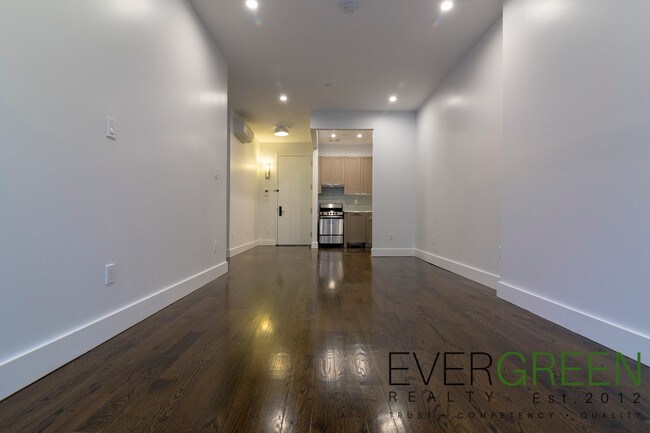 Foto del edificio - 667 Knickerbocker Ave