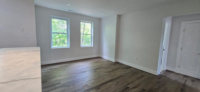 Building Photo - 1409 G St NE
