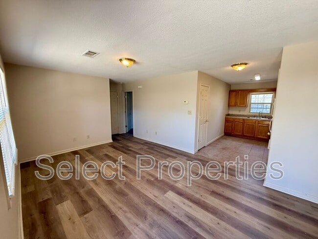 Foto del edificio - 819 W Matthews Ave