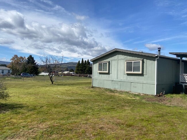 Building Photo - Updated 3 bedroom 2 bath home in Dallesport.