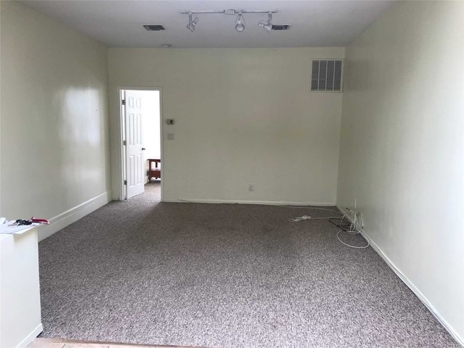 Building Photo - 801 W Beech St