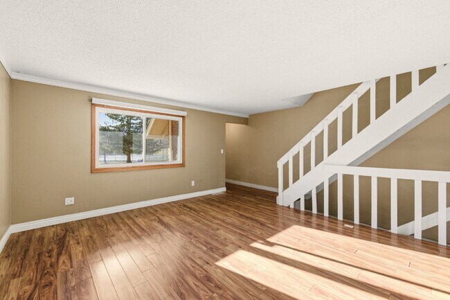 Foto del edificio - Charming 3 Bedroom Townhomes at Rockrimmon