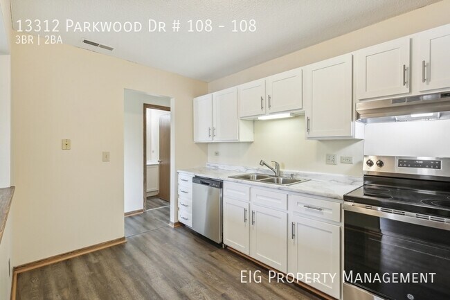 Foto del edificio - 13312 Parkwood Dr