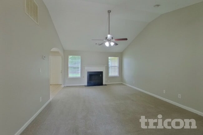 Building Photo - 653 Windy Way