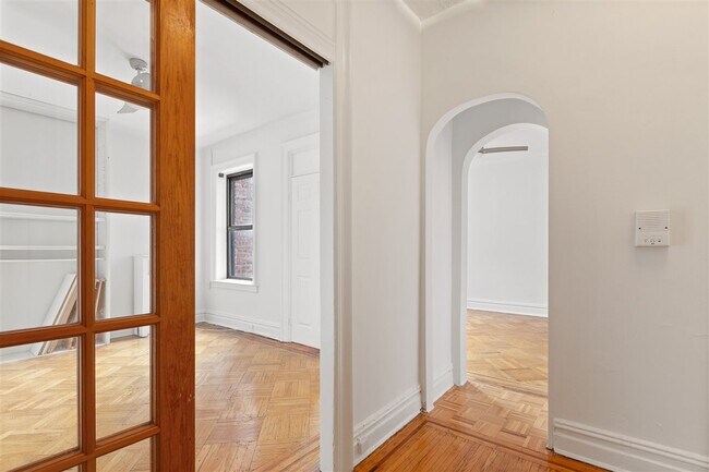 Building Photo - 115 Highland Ave