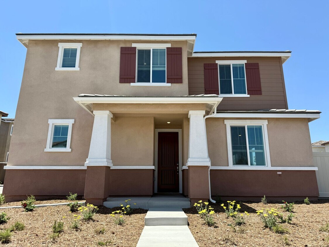 Foto principal - Brand New Luxury 2 story Home