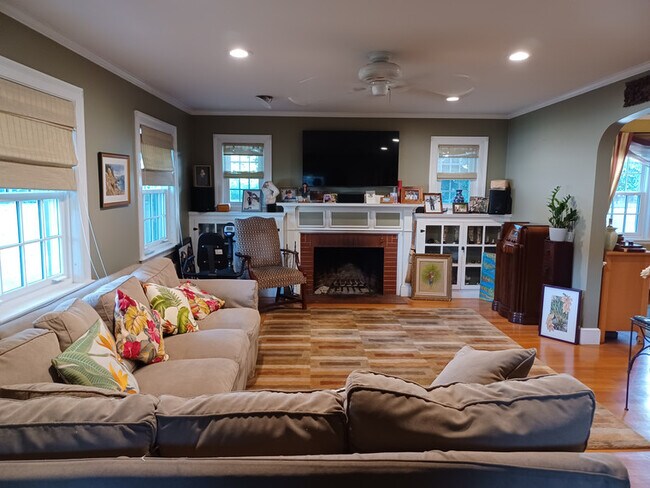 Foto del edificio - 340 Brook Rd