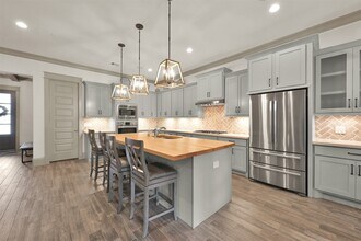 Building Photo - 2072 Laurie Darlin Dr