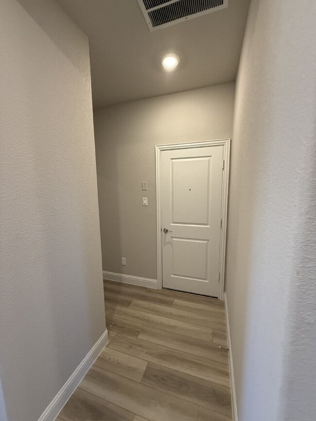 Foto del edificio - 3215 Sedge Grass Dr
